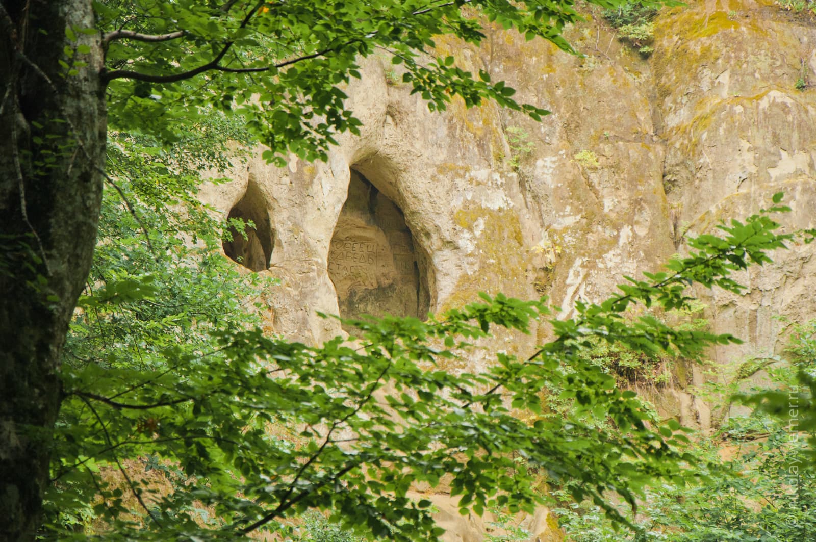 Большая и малая Богатырские пещеры