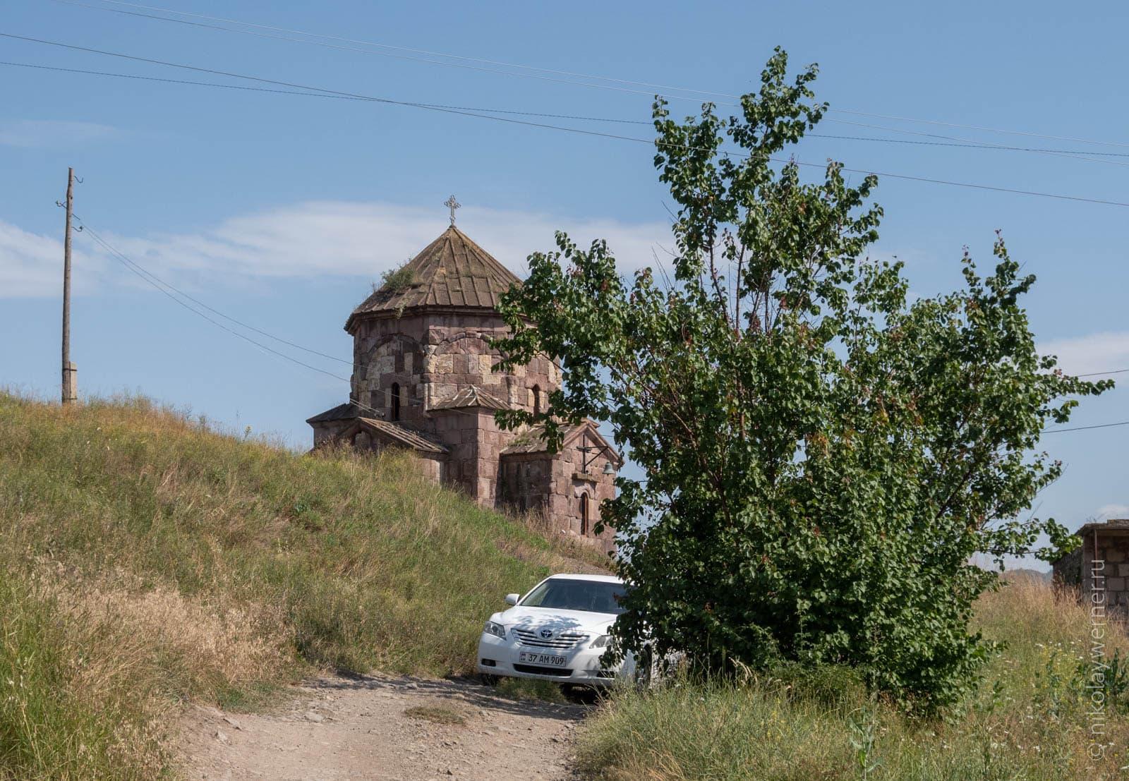 Сурб Аствацацин, церковь возле села Воскепар