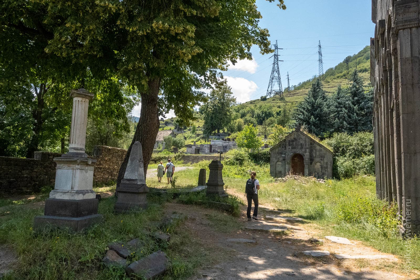 Гробница княжеской семьи Закарян в монастыре Санаин