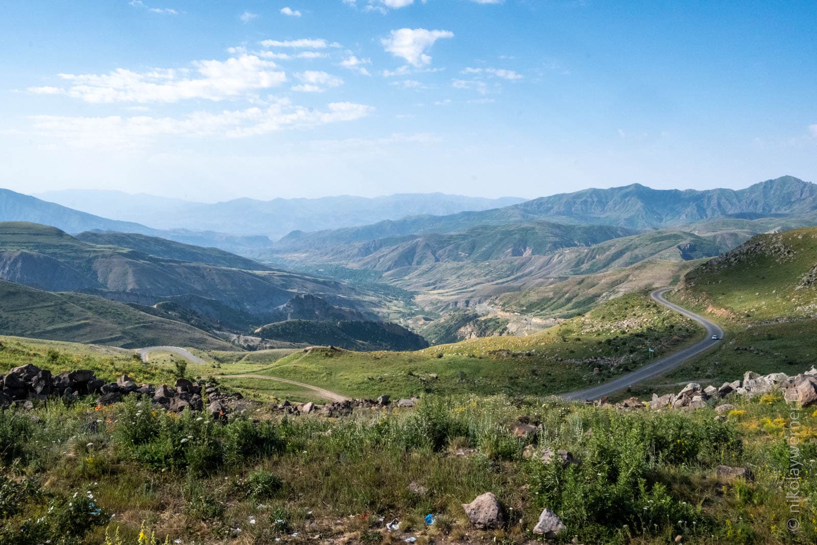 Вид с Селимского перевала на юг