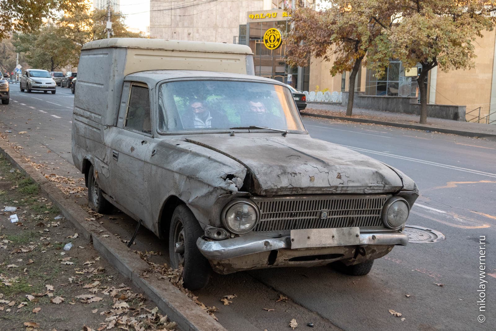 Старый «Москвич-пирожок»