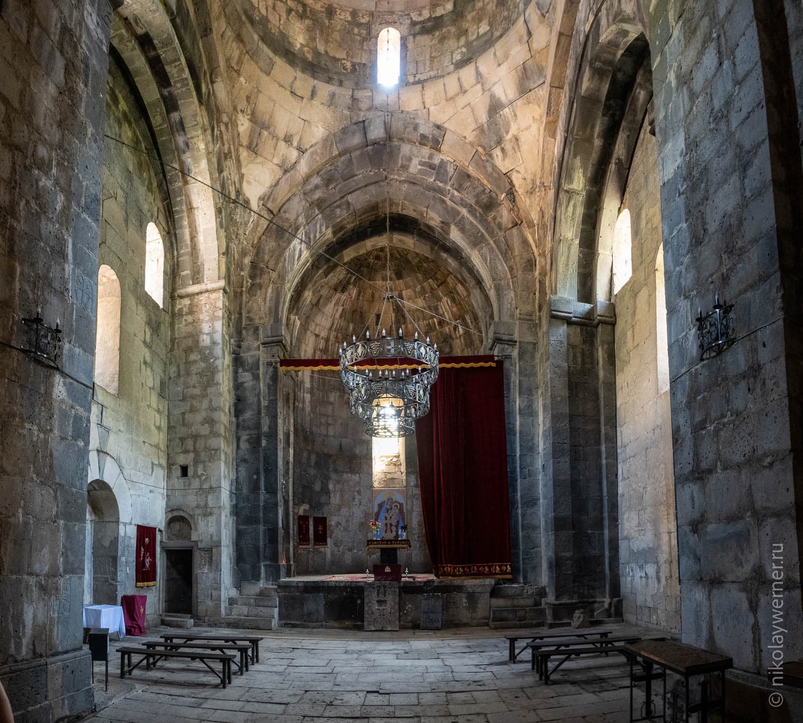 Внутри Церкви Всеспасителя (Аменапркич). Монастырь Санаин