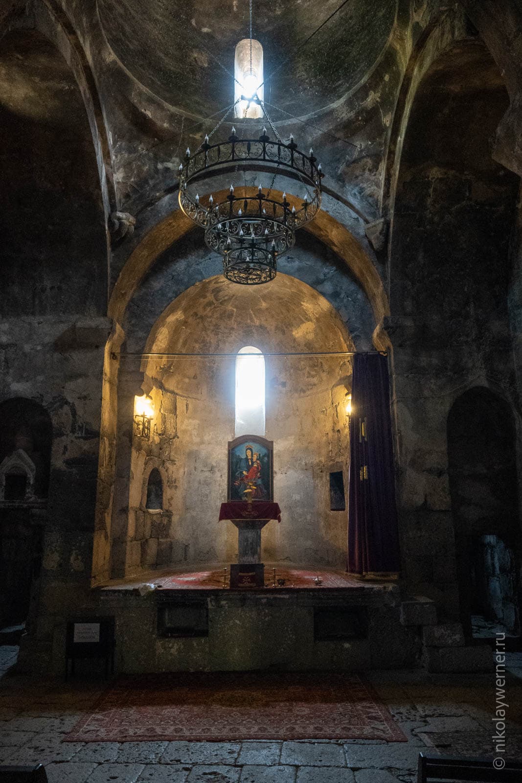Внутри Церкви Богородицы (Сурб Аствацацин). Монастырь Санаин
